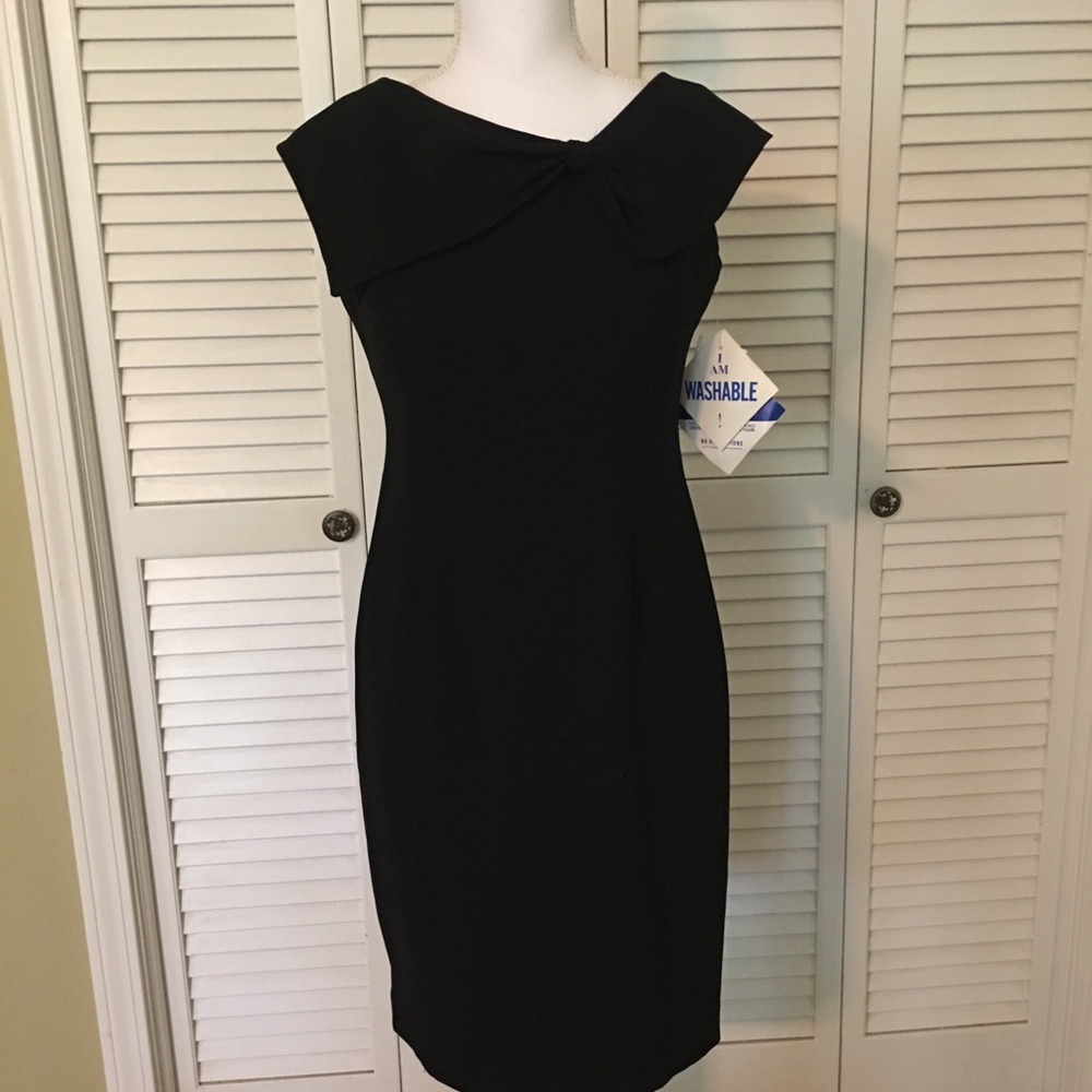 Danny & Nicole Classic Sleeveless Black Elegant Refined Dress Size 4 Petite